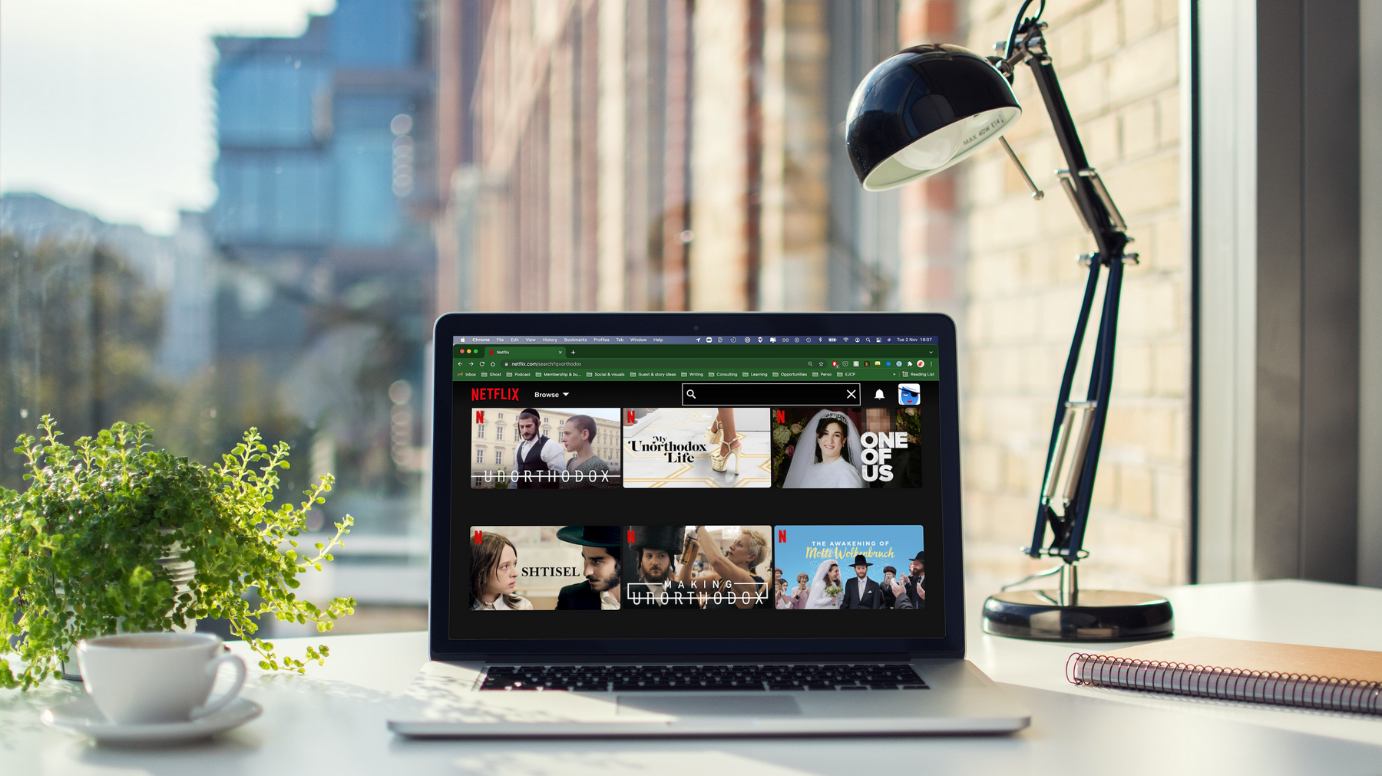 Netflix vs Orthodox Jews, travel for the unvaxxed and deadbeat dads in blue helmets | Borderline Brief #2